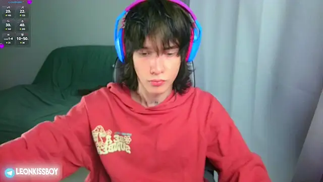 LeonBoykisser online show from 25, 6, 2026