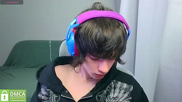 LeonBoykisser online show from 20, 7, 2026