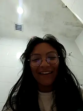 Snapshot of victoriia_thompson chatting on 11, 5, 2026 victoriia thompson online show from 11, 5, 2026