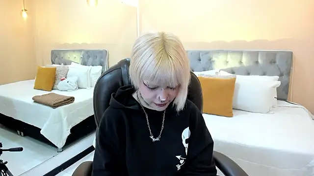 Snapshot of Bela_Craxkerr chatting on 21, 3, 2026 Bela Craxkerr online show from 21, 3, 2026