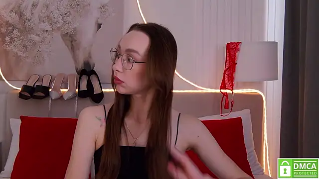 Snapshot of Emily_Simon chatting on 9, 3, 2026 Emily Simon online show from 9, 3, 2026