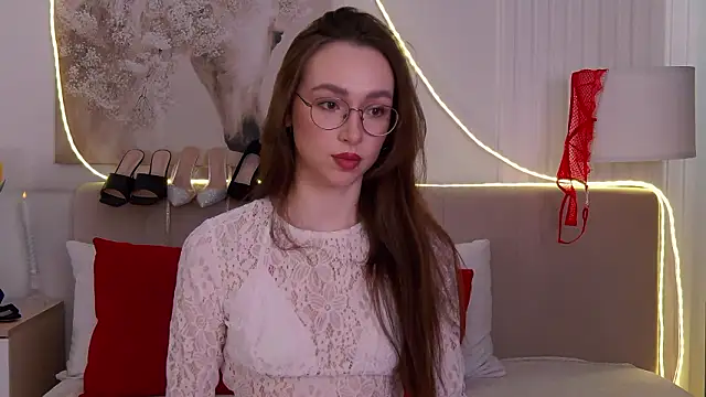 Snapshot of Emily_Simon chatting on 12, 3, 2026 Emily Simon online show from 12, 3, 2026