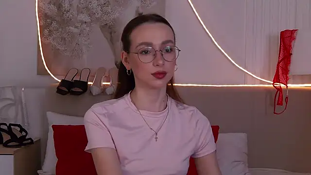 Snapshot of Emily_Simon chatting on 18, 3, 2026 Emily Simon online show from 18, 3, 2026