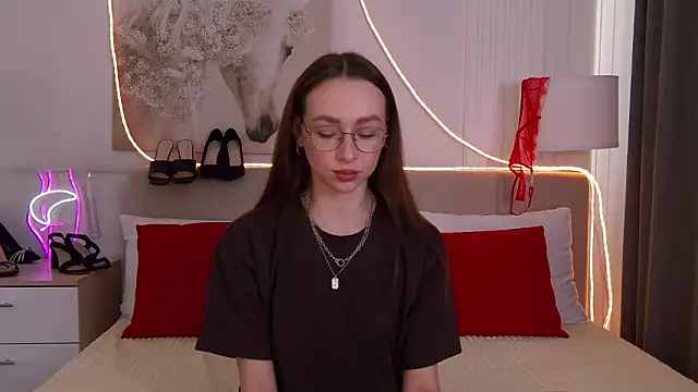 Snapshot of Emily_Simon chatting on 19, 3, 2026 Emily Simon online show from 19, 3, 2026