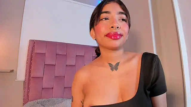 Scarlet Vixen  online show from 30, 4, 2026