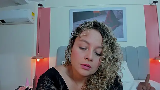 EmmaBoyd online show from 16, 6, 2026