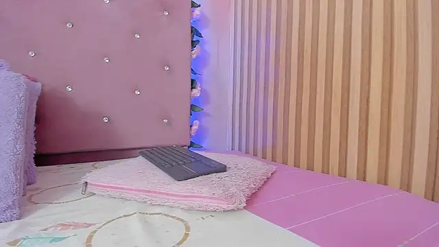 lovely  kiss   online show from 9, 7, 2026