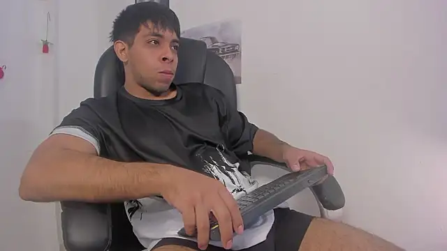 Snapshot of shooting_wilson chatting on 4, 3, 2026 shooting wilson online show from 4, 3, 2026