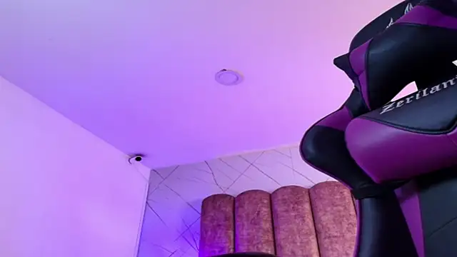 Snapshot of ShadowLune chatting on 19, 2, 2026 ShadowLune online show from 19, 2, 2026