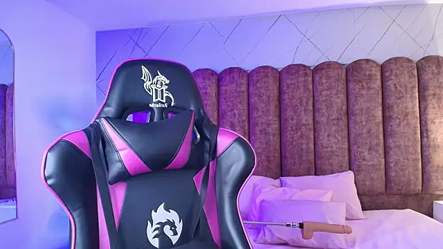 Snapshot of ShadowLune chatting on 8, 3, 2026 ShadowLune online show from 8, 3, 2026