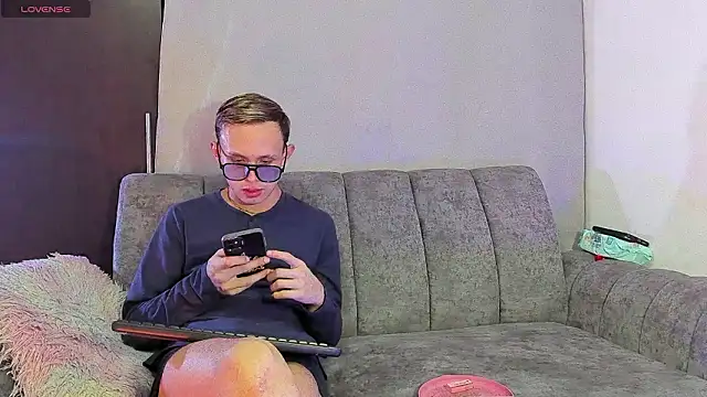 Two sexboys online show from 13, 3, 2026