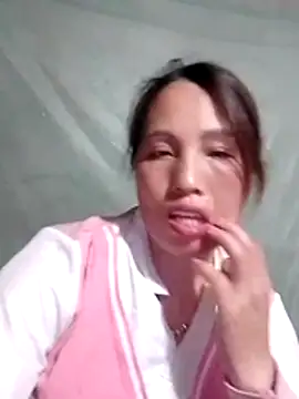 Snapshot of Gummiesu chatting on 1, 3, 2026 Gummiesu online show from 1, 3, 2026