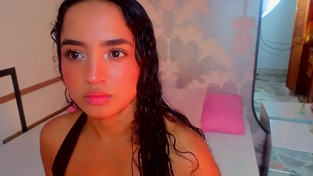 Snapshot of Emma_Thompssonn chatting on 18, 5, 2026 Emma Thompssonn online show from 18, 5, 2026