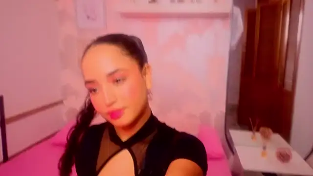 Snapshot of Emma_Thompssonn chatting on 17, 6, 2026 Emma Thompssonn online show from 17, 6, 2026