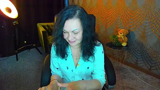 IrissMoon online show from 13, 5, 2026
