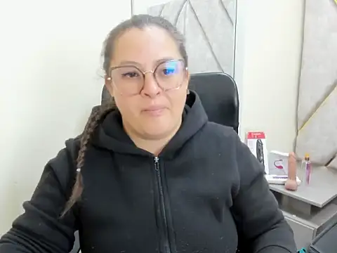 Sarah Boobs  online show from 10, 5, 2026
