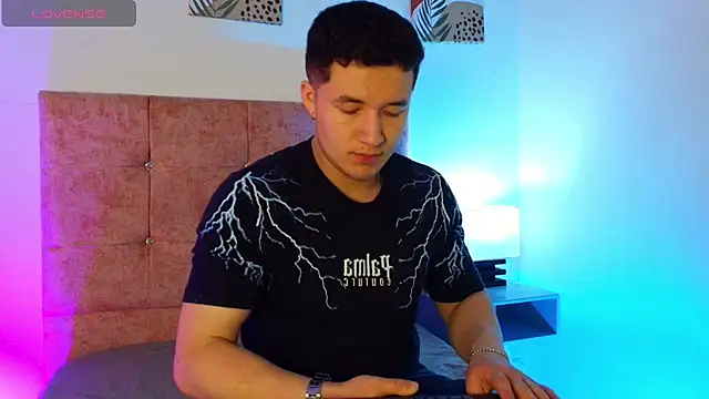 Snapshot of Alexander_Connor chatting on 13, 3, 2026 Alexander Connor online show from 13, 3, 2026