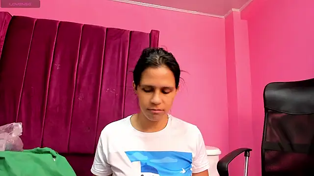 Snapshot of mitzukywinteer chatting on 21, 5, 2026 mitzukywinteer online show from 21, 5, 2026