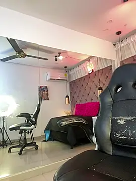 Auri   online show from 23, 6, 2026
