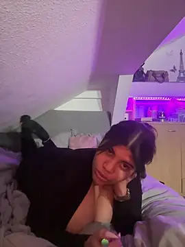 Snapshot of MinaKhalina chatting on 18, 1, 2026 MinaKhalina online show from 18, 1, 2026