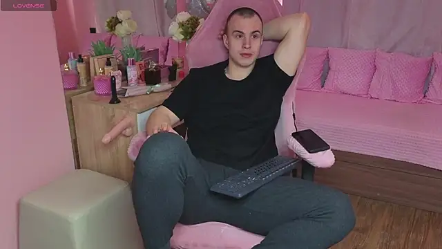 Snapshot of Kris_Braun chatting on 5, 3, 2026 Kris Braun online show from 5, 3, 2026