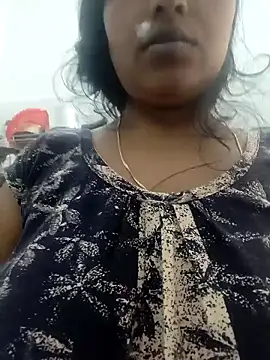 Hot-Tinaa online show from 30, 4, 2026