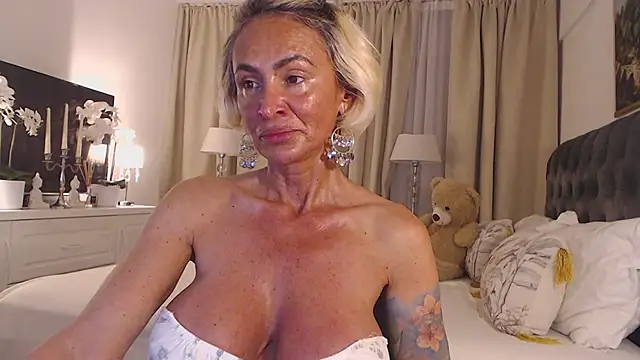 Snapshot of SilverMiss chatting on 17, 3, 2026 SilverMiss online show from 17, 3, 2026