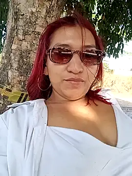 Snapshot of roxxy_white chatting on 5, 2, 2026 roxxy white online show from 5, 2, 2026