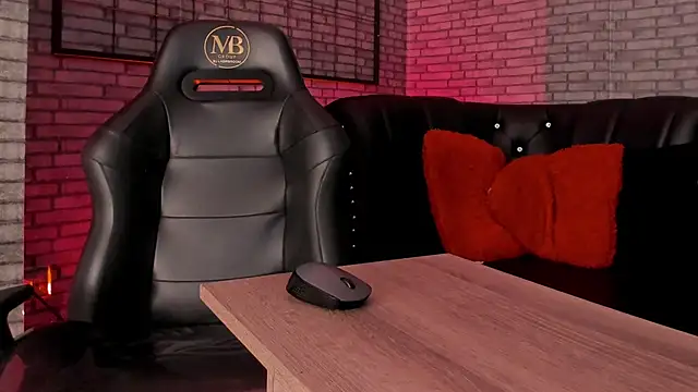 Snapshot of roxxy_white chatting on 14, 2, 2026 roxxy white online show from 14, 2, 2026