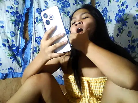 PinaySkinnyJust18 online show from 4, 7, 2026