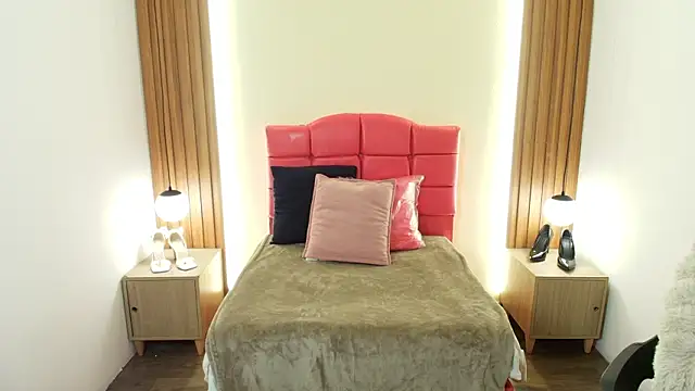 IvonneRoss  online show from 24, 2, 2026