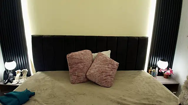 IvonneRoss  online show from 19, 3, 2026