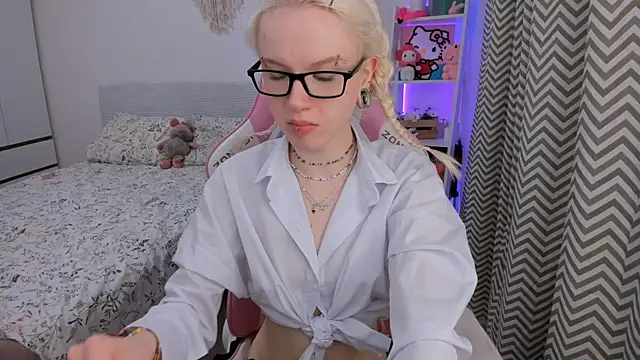 Mia WaterFall online show from 6, 2, 2026