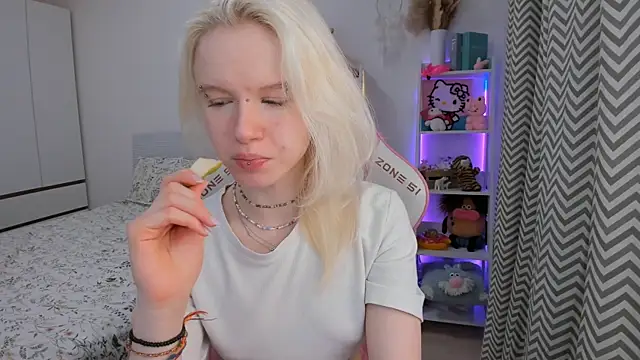 Mia WaterFall online show from 13, 2, 2026