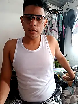 Snapshot of ClarkAndBruno chatting on 3, 2, 2026 ClarkAndBruno online show from 3, 2, 2026