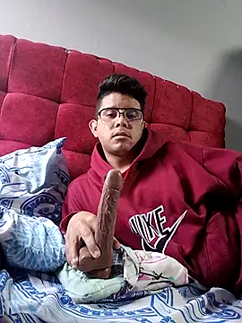 Snapshot of ClarkAndBruno chatting on 5, 4, 2026 ClarkAndBruno online show from 5, 4, 2026