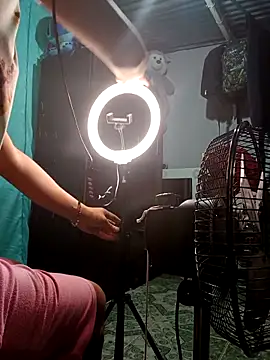 Snapshot of ClarkAndBruno chatting on 8, 4, 2026 ClarkAndBruno online show from 8, 4, 2026