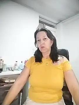 Snapshot of RosseLaure chatting on 1, 8, 2026 RosseLaure online show from 1, 8, 2026