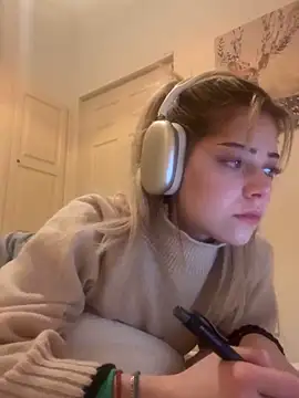 Snapshot of MelliMoon chatting on 6, 3, 2026 MelliMoon online show from 6, 3, 2026