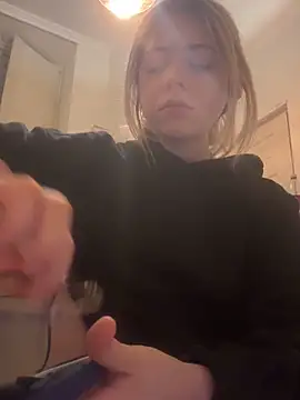 Snapshot of MelliMoon chatting on 4, 4, 2026 MelliMoon online show from 4, 4, 2026