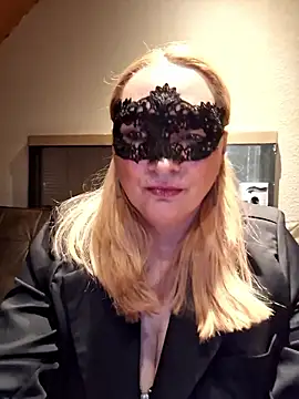 MaskedQueen77 online show from 18, 1, 2026