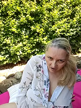 Snapshot of MaskedQueen77 chatting on 12, 7, 2026 MaskedQueen77 online show from 12, 7, 2026