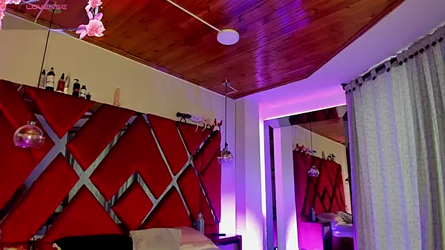 Snapshot of Lucia_24x chatting on 6, 3, 2026 Lucia 24x online show from 6, 3, 2026