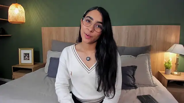 Snapshot of scarlett25__ chatting on 5, 3, 2026 scarlett25 online show from 5, 3, 2026