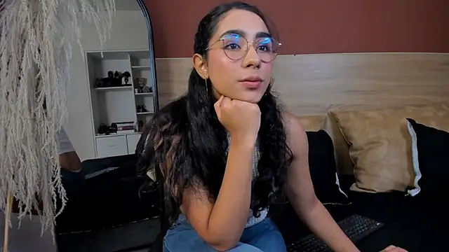 Snapshot of scarlett25__ chatting on 12, 3, 2026 scarlett25 online show from 12, 3, 2026