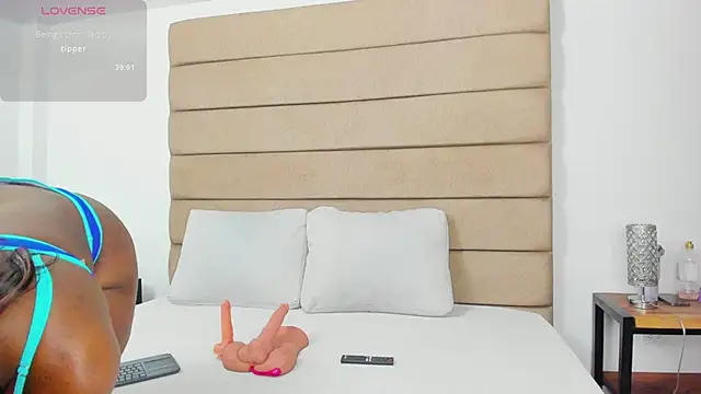 Snapshot of ely_brown_ chatting on 9, 3, 2026 ely brown online show from 9, 3, 2026