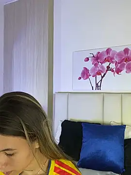 JuliaColemann online show from 27, 6, 2026