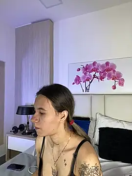 JuliaColemann online show from 28, 6, 2026