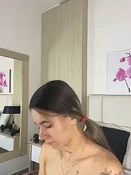 JuliaColemann online show from 2, 7, 2026