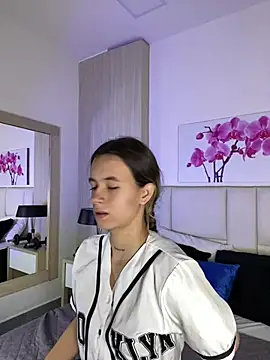 JuliaColemann online show from 6, 7, 2026